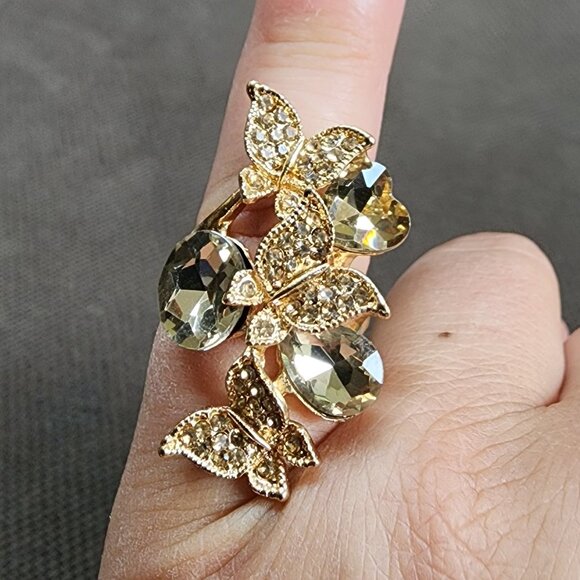 NWT Amazon Gold Toned Jeweled Butterfly Fashion Ring Size 4 - Picture 2 of 16
